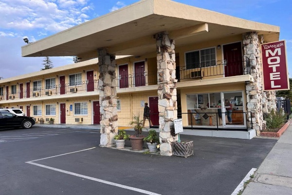 The Islander Motel Santa Cruz image 1